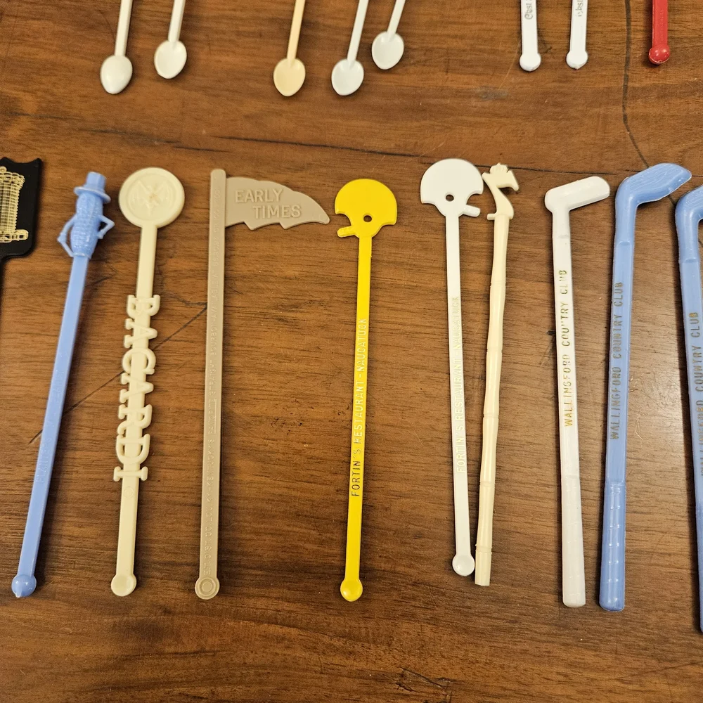 Lot of‎ 29 Vintage Plastic Swizzle Sticks Drink Stirrers Cocktail Advertising